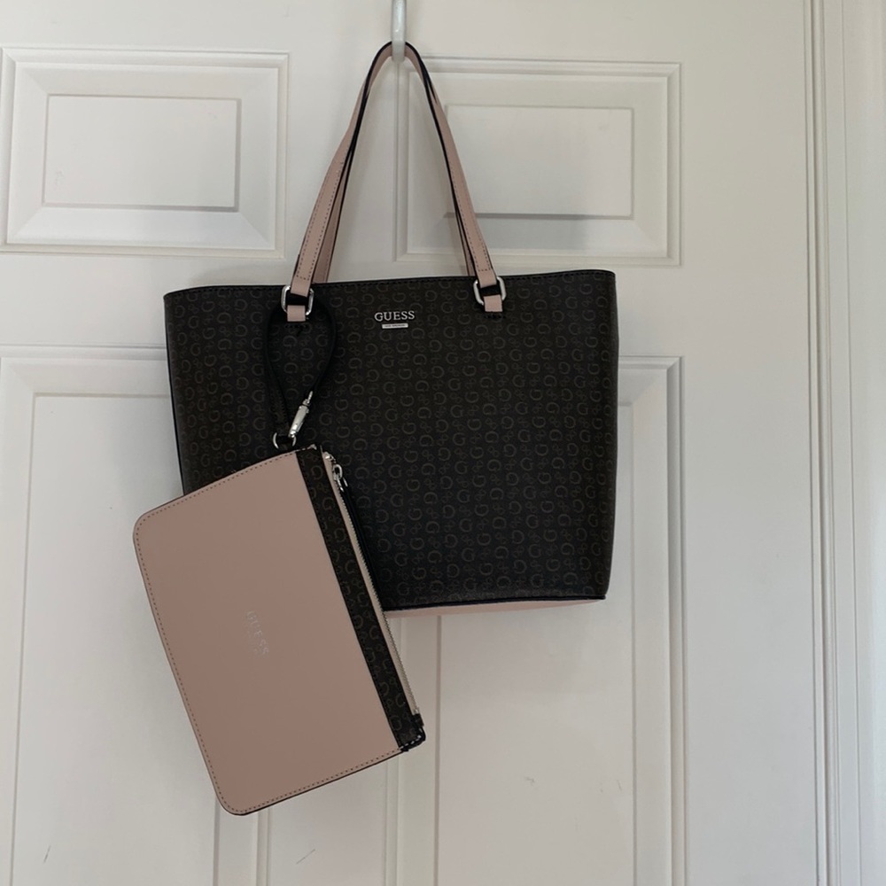 Guess Walsh Travel Tote with pouch NEW with tags!